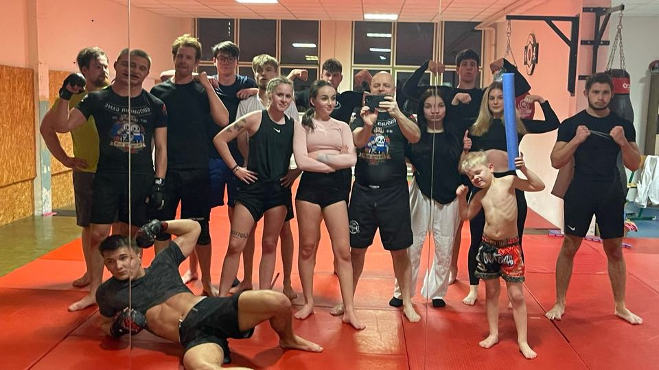 Společné foto klubu na tatami